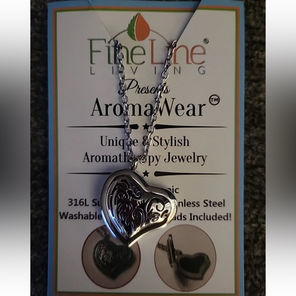 Fine Line Living, Aromatherapy Essential Oil Diffuser Necklace